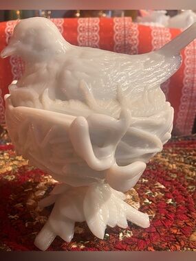 Antique Portieux Vallerysthal 
French Opaline Milk Glass Robin on Pedestal Nest